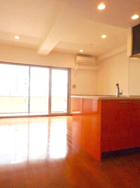 ロイヤルパークス新田の居間