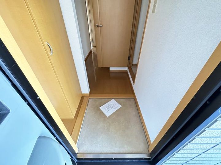高知県高知市南川添の賃貸アパートの玄関