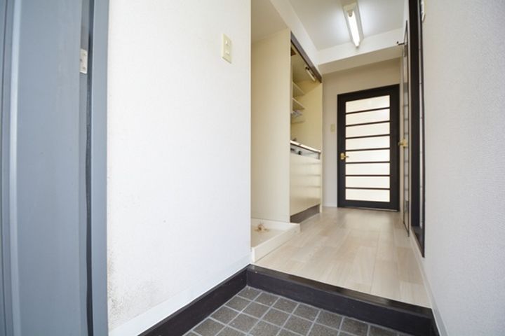 ウエストヒルズ野田 A棟の玄関