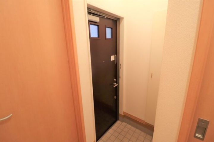 埼玉県越谷市レイクタウン5(アパート)の賃貸物件の玄関
