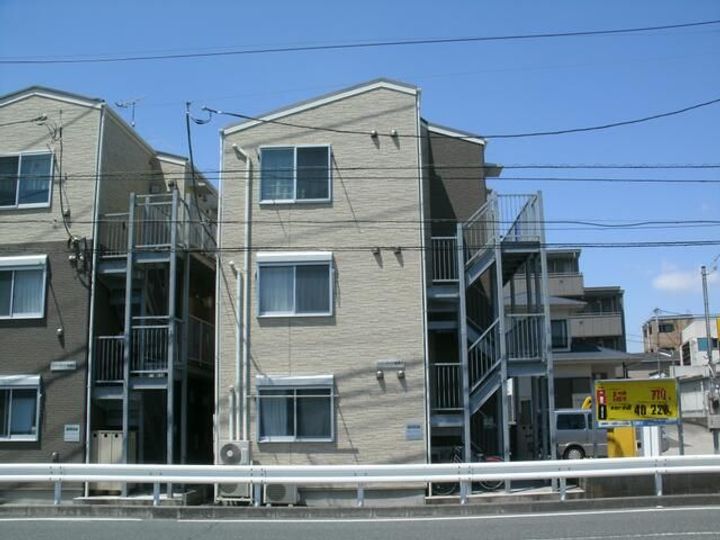神奈川県横浜市磯子区滝頭3(アパート)の賃貸物件の外観