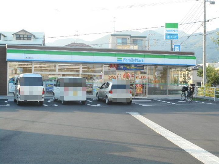 ファミール・Wの周辺