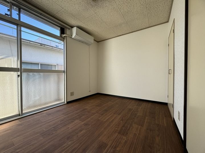 セントラルニシの居間