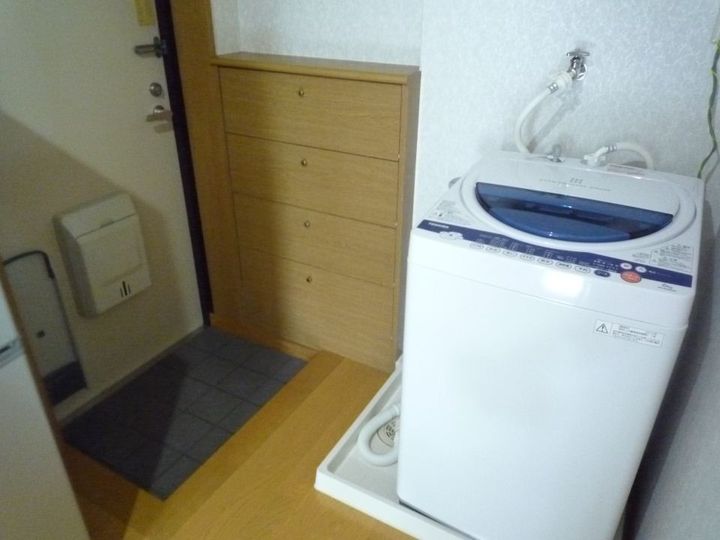 ルーミナスE棟の玄関