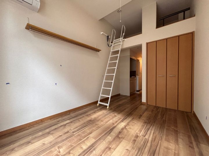 エスコート中野の居間