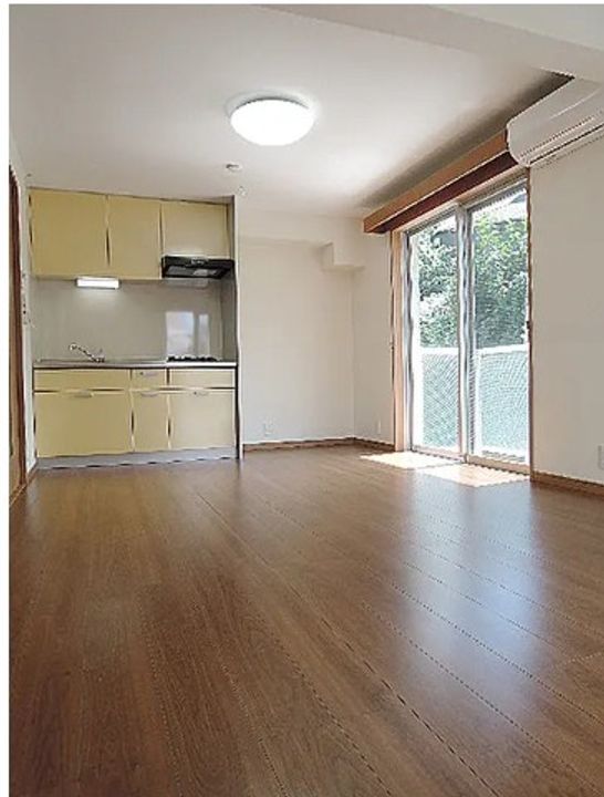 東京都新宿区河田町(マンション)の賃貸物件の居間