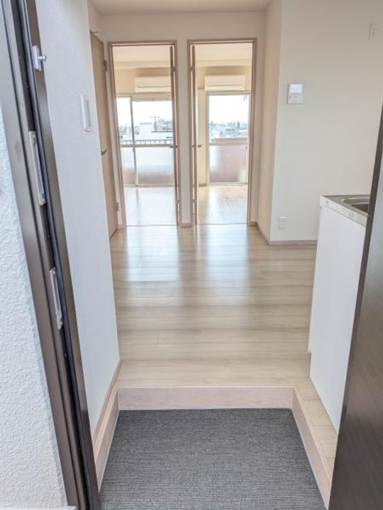 東京都足立区鹿浜3(アパート)の賃貸物件の玄関