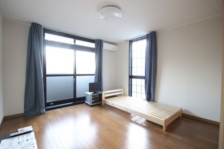 レオパレス泉の居間