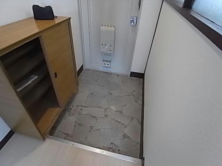 臼井ビルの玄関