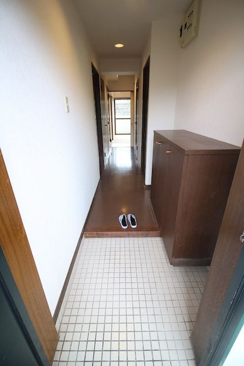 ルネッサンス宮の尾Iの玄関