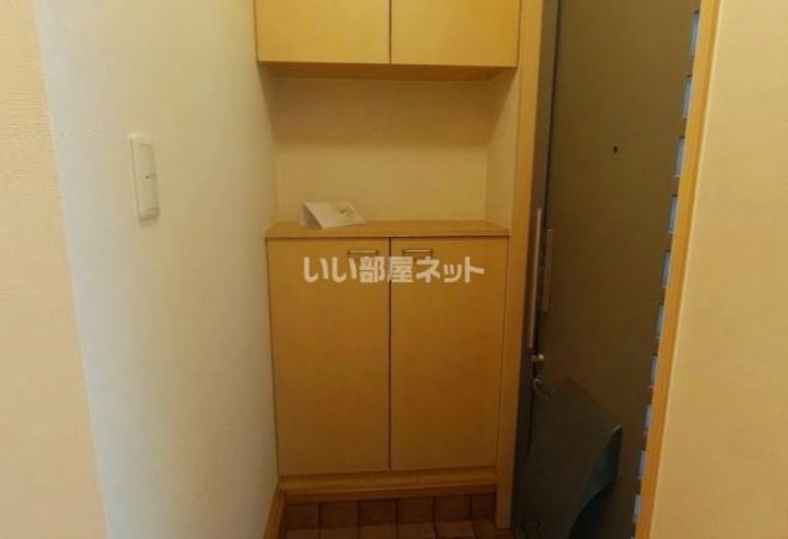 メゾンドアンソレイエの玄関