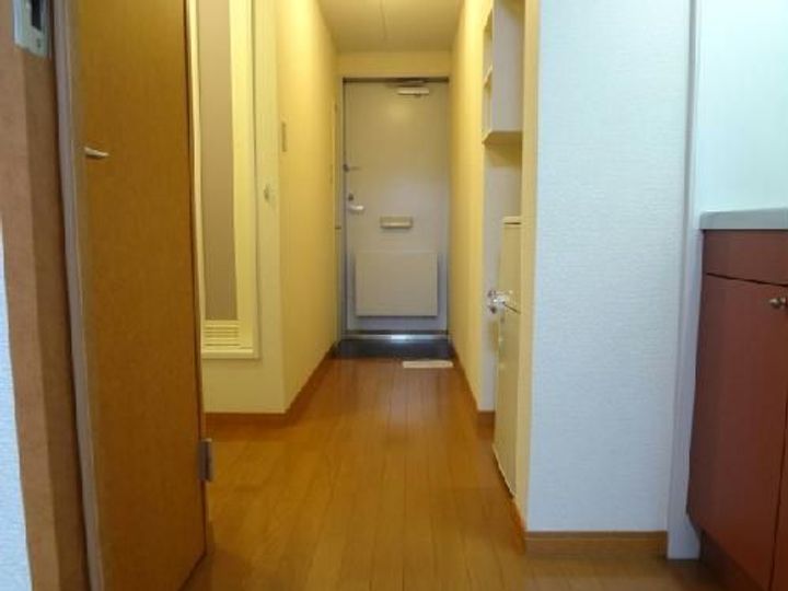レオパレスYTKの玄関