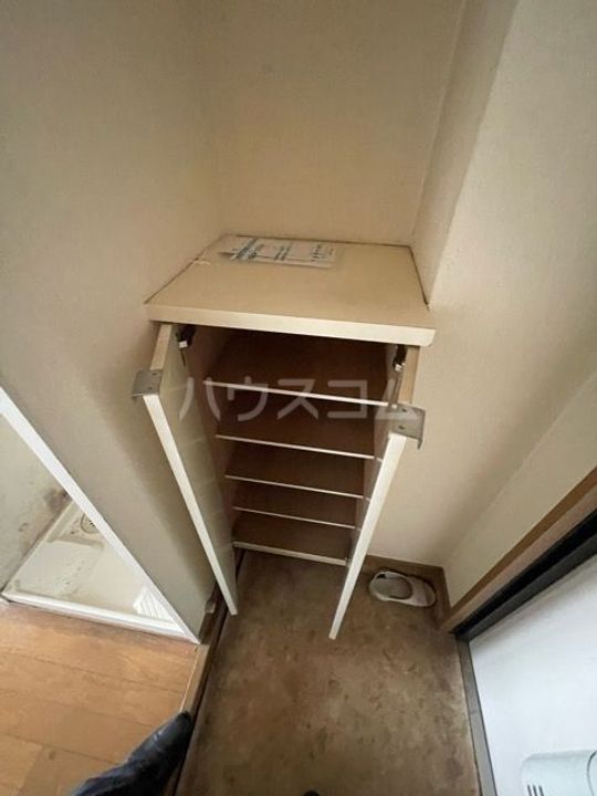 滝不動駅前ビルの内装