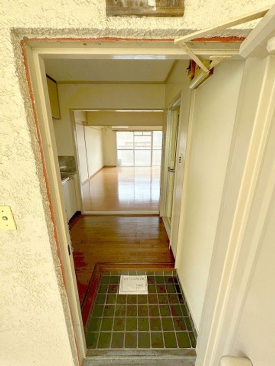 第一セイケンマンションの玄関