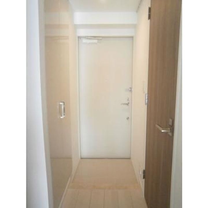 東京都港区芝浦2(マンション)の賃貸物件の玄関