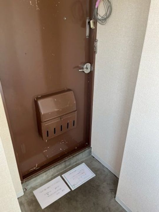 石原マンション(三山)の玄関