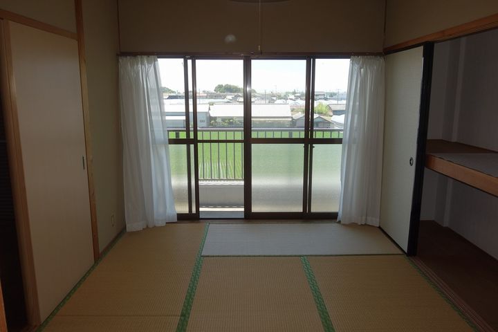 ポラリス野市の居間