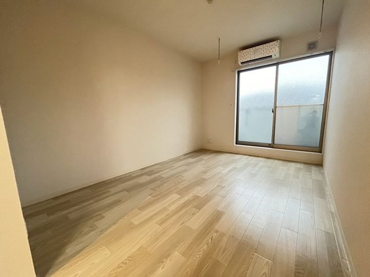 フェリシア梅原の居間