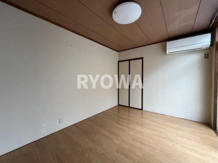 嵯峨野ハイツの居間