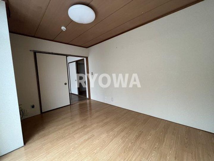 嵯峨野ハイツの居間