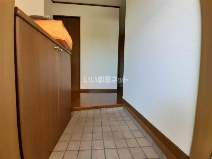 ガーデンハウス中野 中央棟の玄関