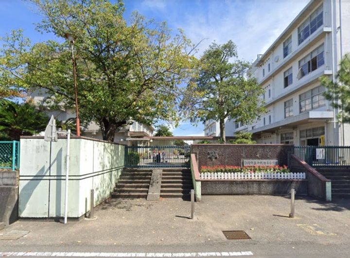 ラ・ルーチェの周辺