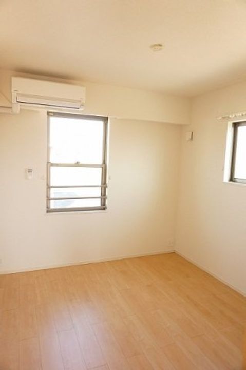 スカイ・ノムラIIの内装