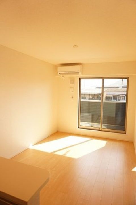 スカイ・ノムラIIの居間