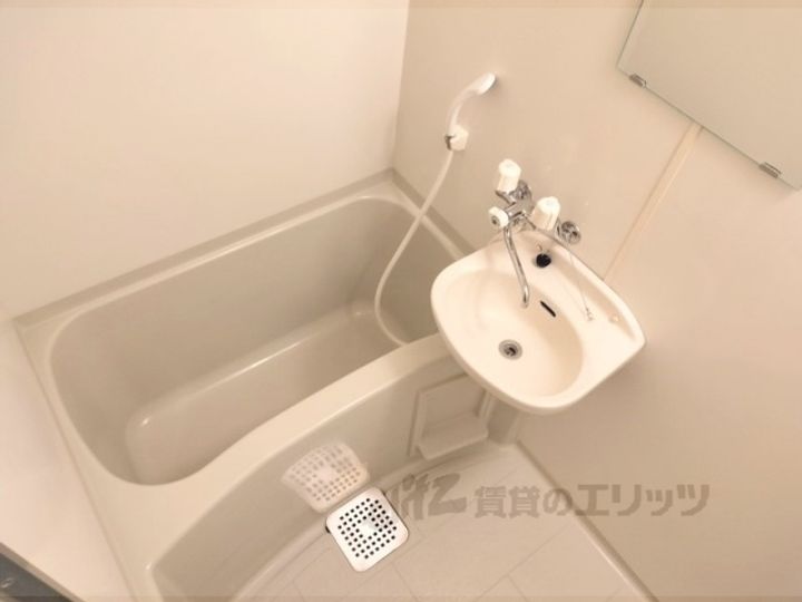 レオパレスビクトアール法隆寺の風呂