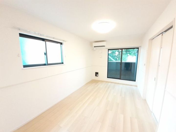 グリーン琥珀甲南IIの居間