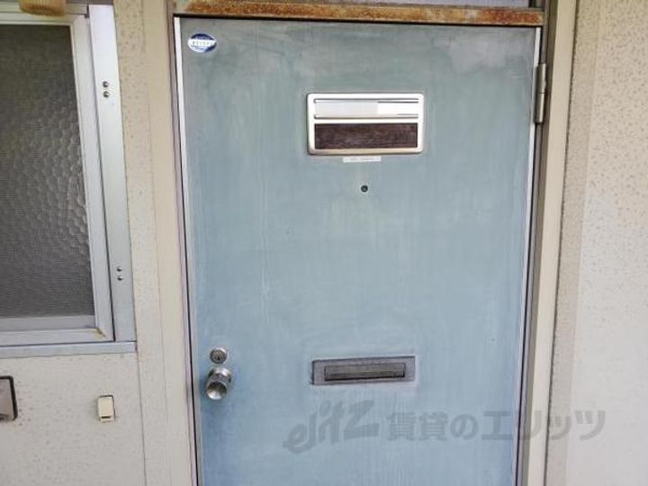 宇尾アパートの玄関