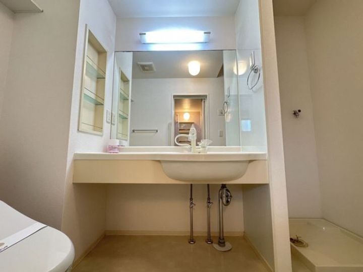 グランモア宝石台の内装