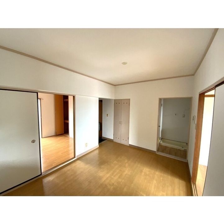大六天マンションの居間