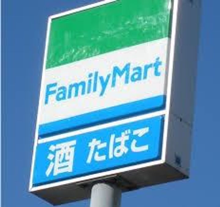 アデルの周辺