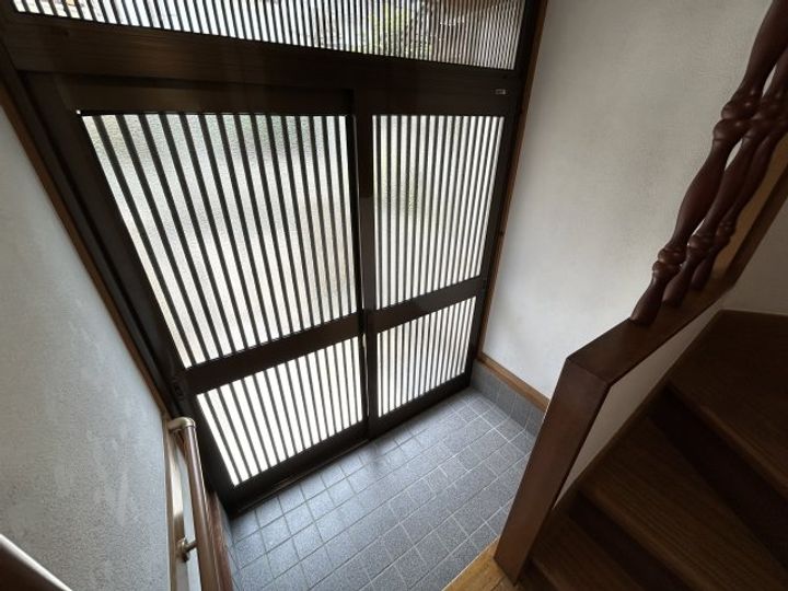 兵庫県伊丹市御願塚7(一戸建)の賃貸物件の玄関