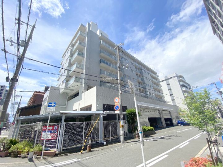グランピア中央の外観