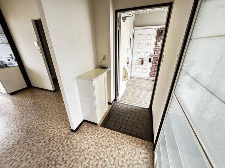 サンシティ赤坂B棟の玄関