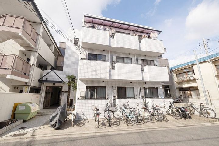 ハイツラクセーヌの外観