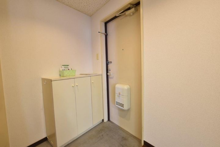 クレール広小路の玄関