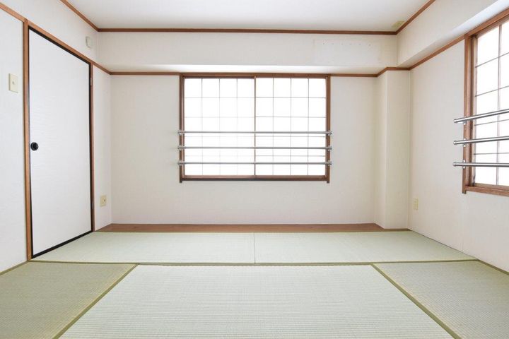 クレール広小路の居間