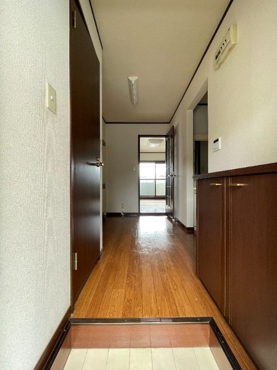 岡山県倉敷市三田(アパート)の賃貸物件の玄関