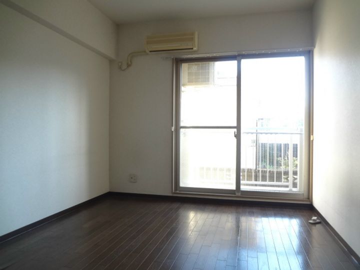 ヒルズ青山の居間