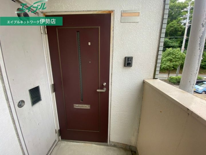 エスペランサ磯部の玄関