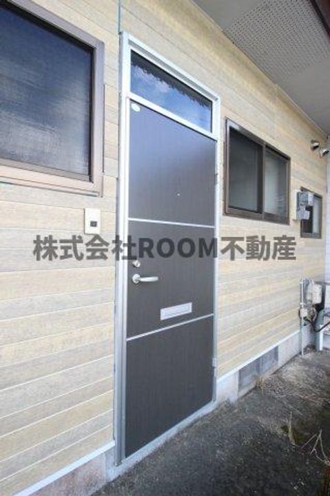 栄コーポの玄関