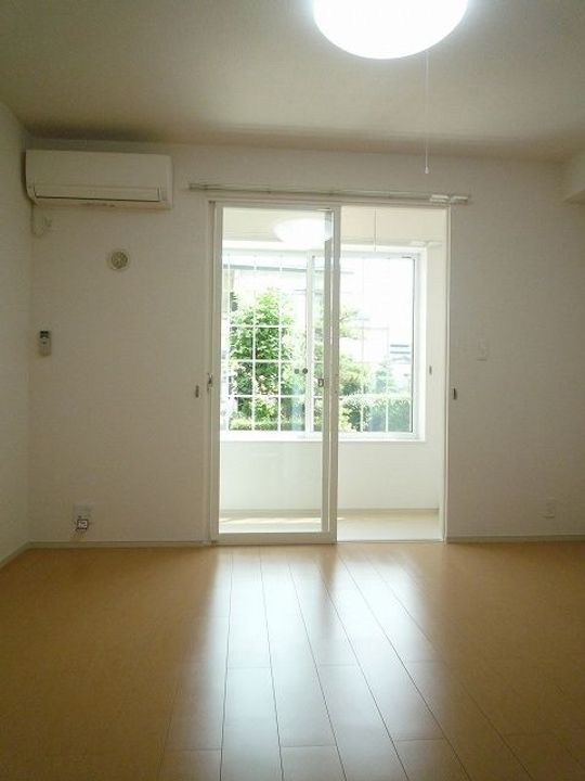 イーストガーデンの居間