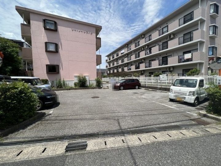 シャトレーシラハタの地図