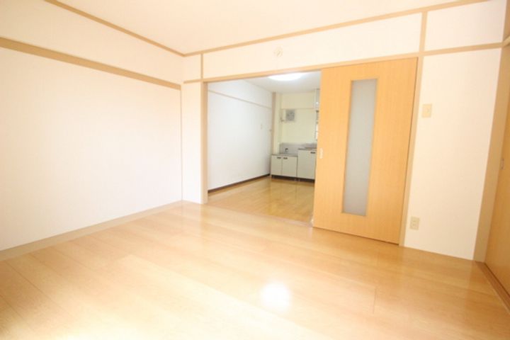 サンローレル宮内A棟の居間