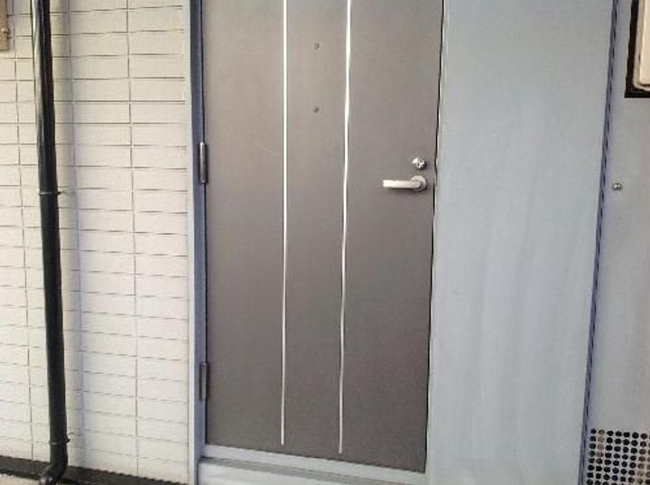 レオパレスリバティ・タカの玄関