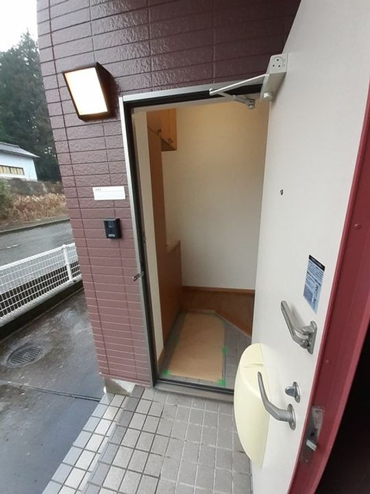 高知県土佐市高岡町乙(アパート)の賃貸物件の玄関