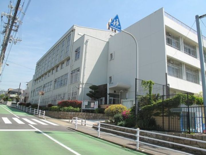 アウグーリオカーサの周辺